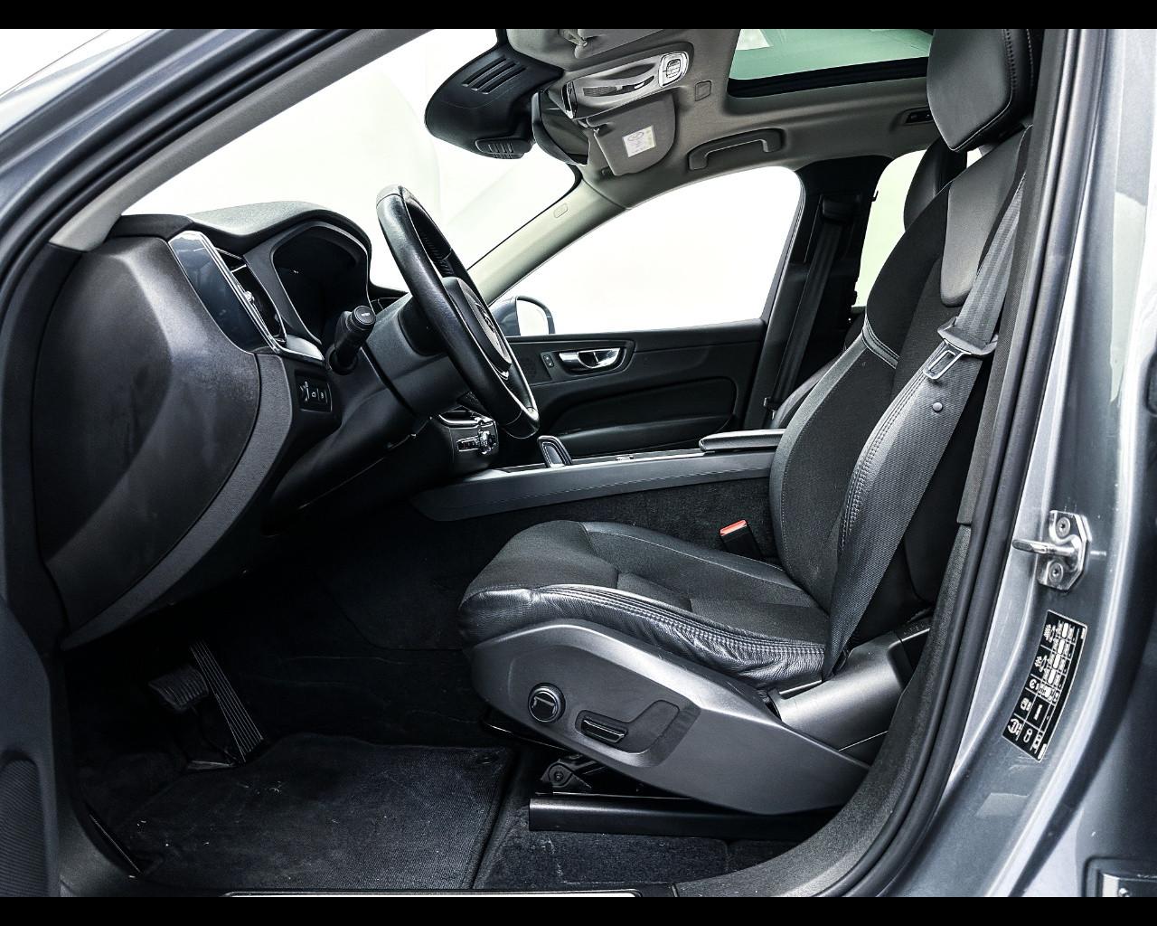 VOLVO XC60 (2017-->) - XC60 T6 Recharge Plug-in Hybrid AWD Inscrip