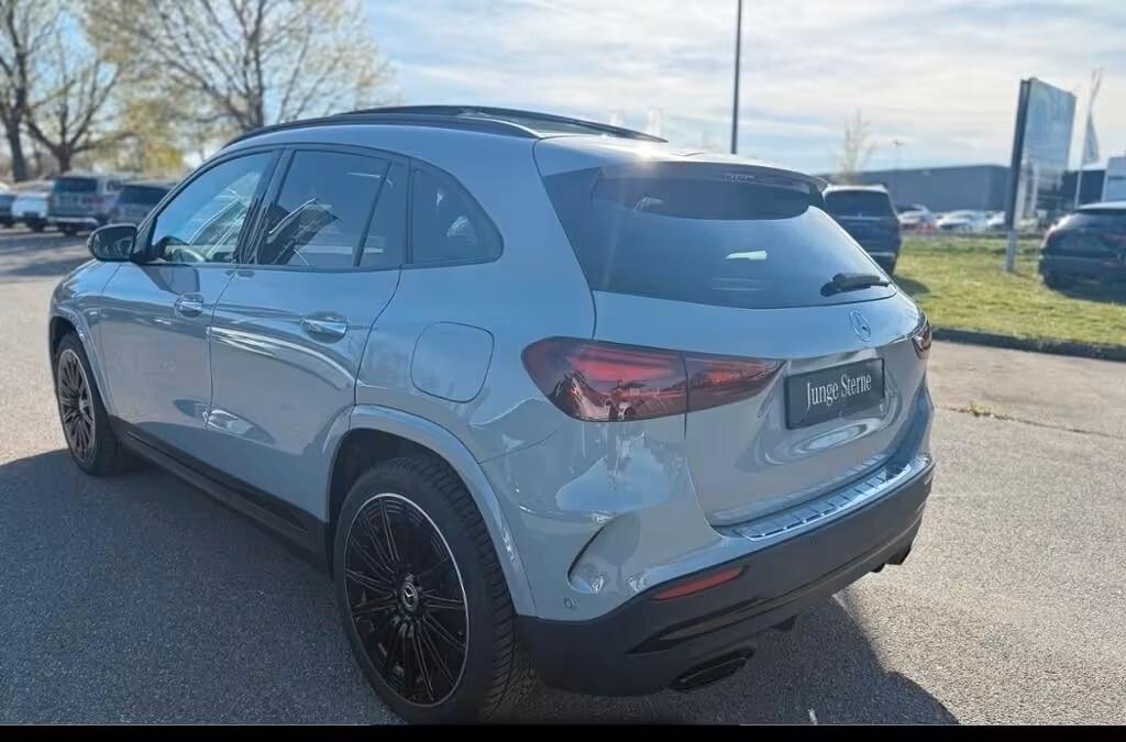 MERCEDES-BENZ GLA 200D NEW 150CV AUTOMATIC 4MATIC AMG LINE ( FARI LED - TETTO PANORAMICO APR. - AMBIENT LIGHTS - PELLE - CRUISE - NIGHT PACK - NAVI PREMIUM - PARK ASSIST - TELECAMERA 360 - CERCHI 20 ) KM 3000
