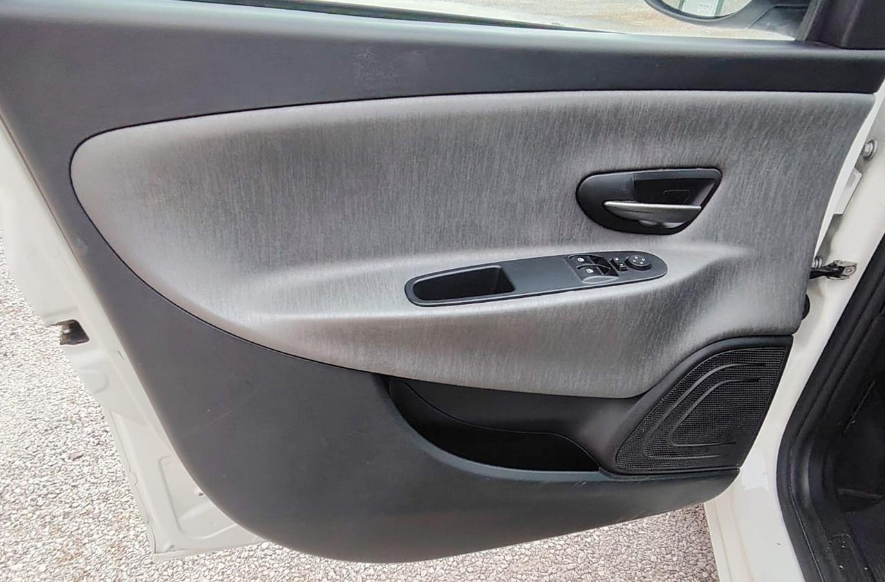 LANCIA Ypsilon 0.9 TwinAir 85 CV 5 porte Metano Ecochic Gold