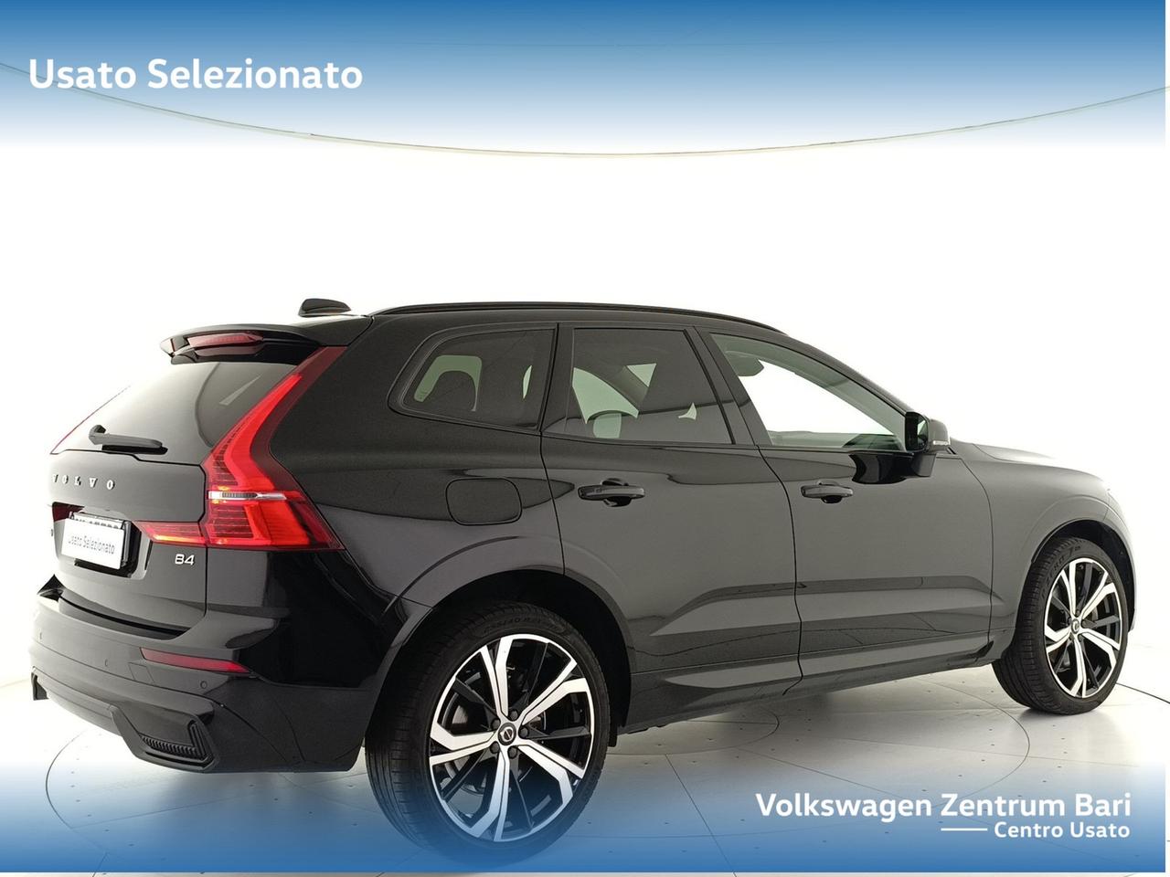 Volvo XC60 2.0 b4 plus dark awd auto