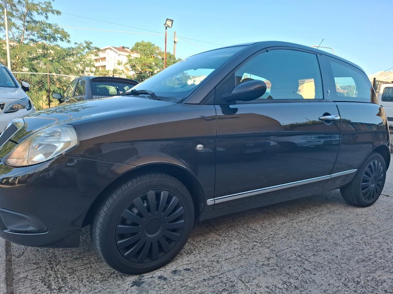 Lancia Ypsilon 1.3 MJT 75 CV Platino
