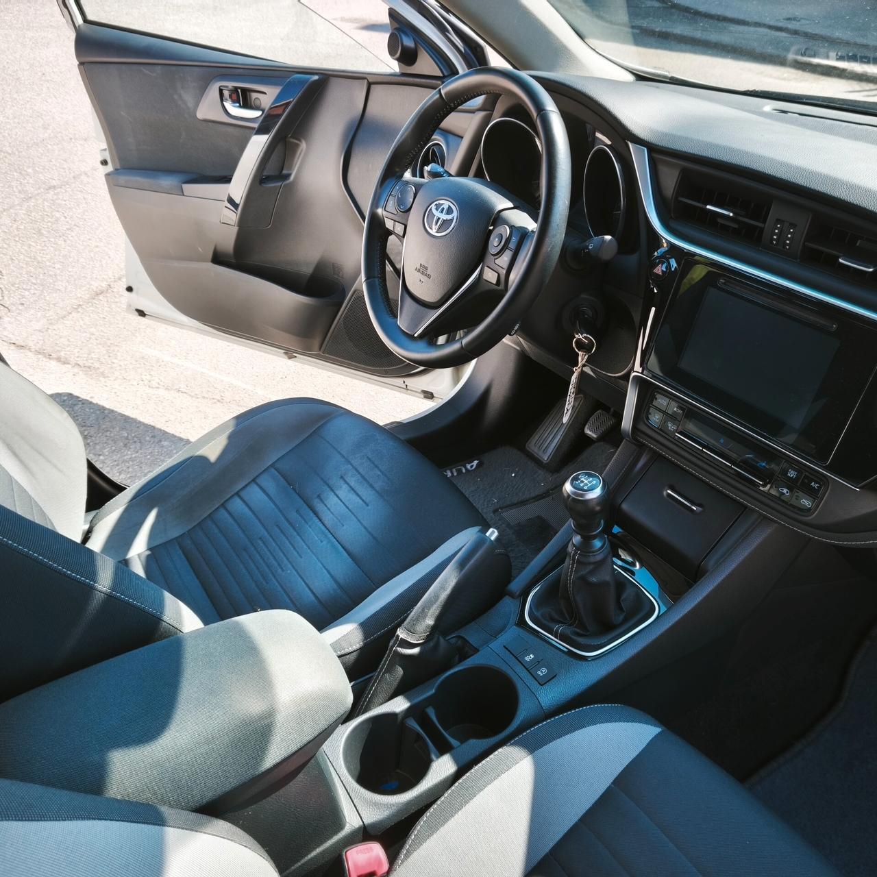 Toyota Auris 1.6 D-4D Lounge