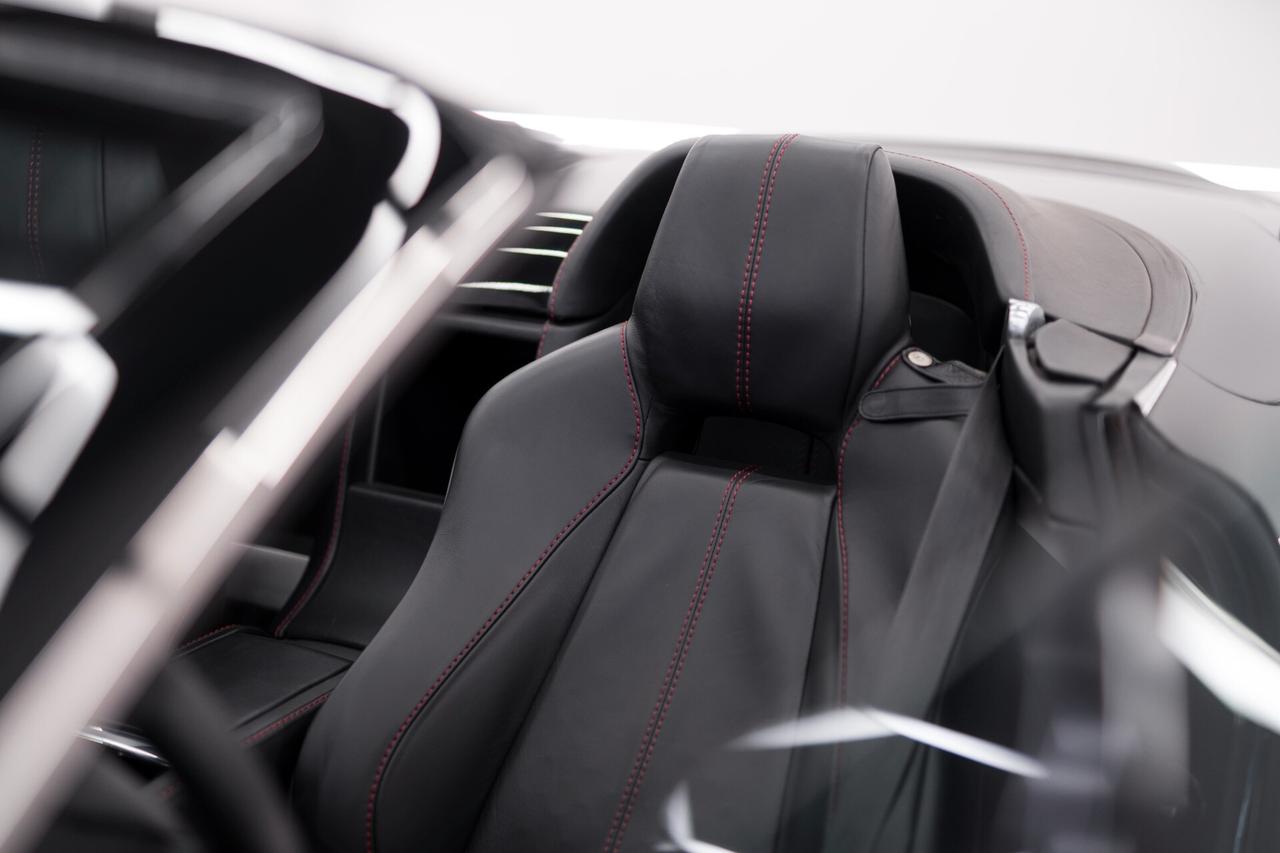 Aston Martin V8 Vantage CABRIO