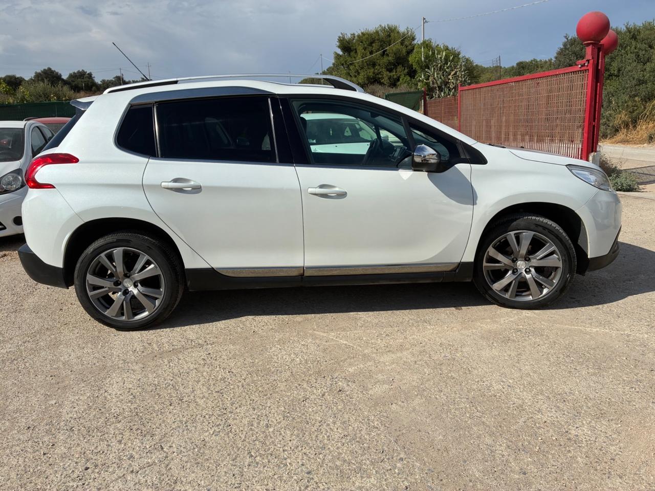 Peugeot 2008 BlueHDi 100 S&S Black Matt