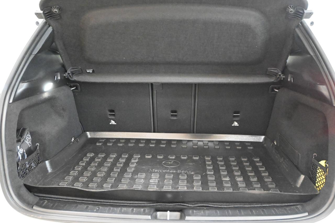 MERCEDES GLA (H247) GLA 180 d Automati...