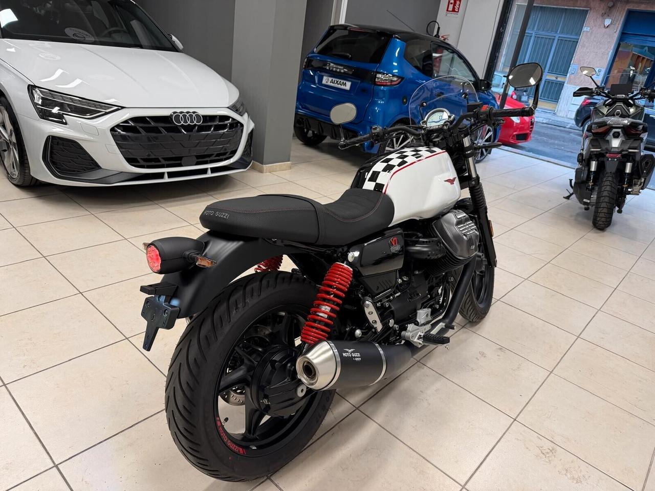 Moto Guzzi V7 STONE TEN