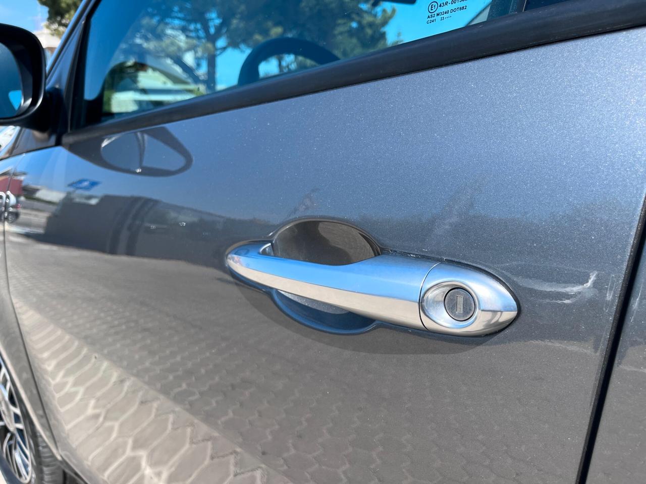 Lancia Ypsilon 1.0 FireFly 5 porte S&S Hybrid Gold