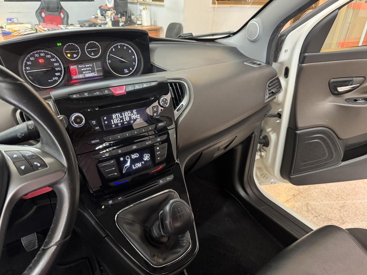 LANCIA YPSILON 900 T.Air