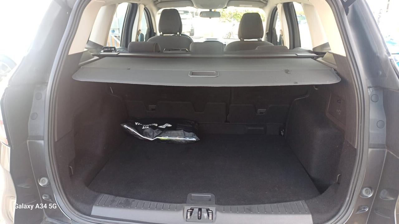 Ford Kuga 1.5 TDCI 120 CV S&S 2WD Titanium