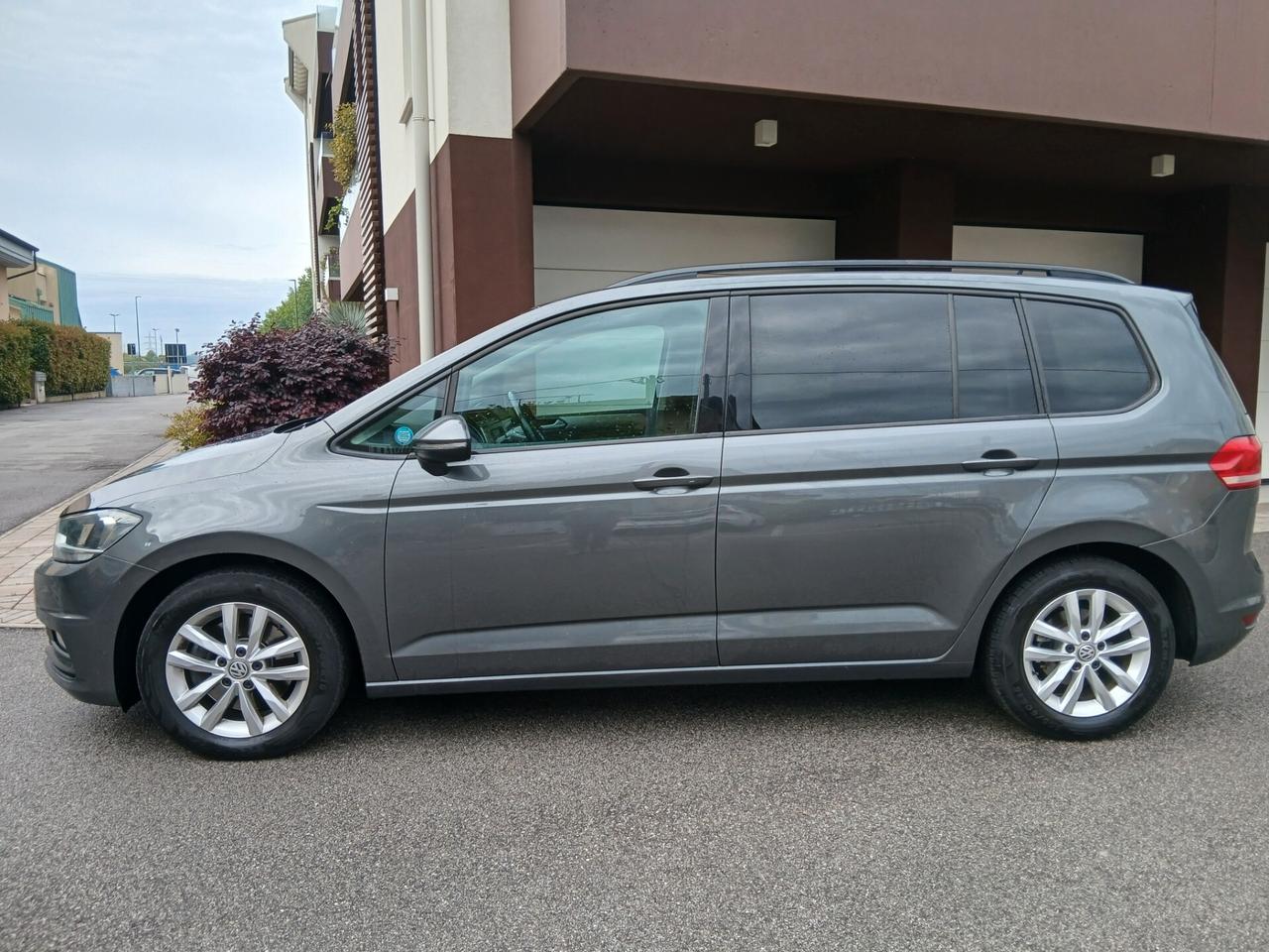 Volkswagen Touran 1.4 TSI DSG Executive BlueM 7 posti tua a € 199 mese