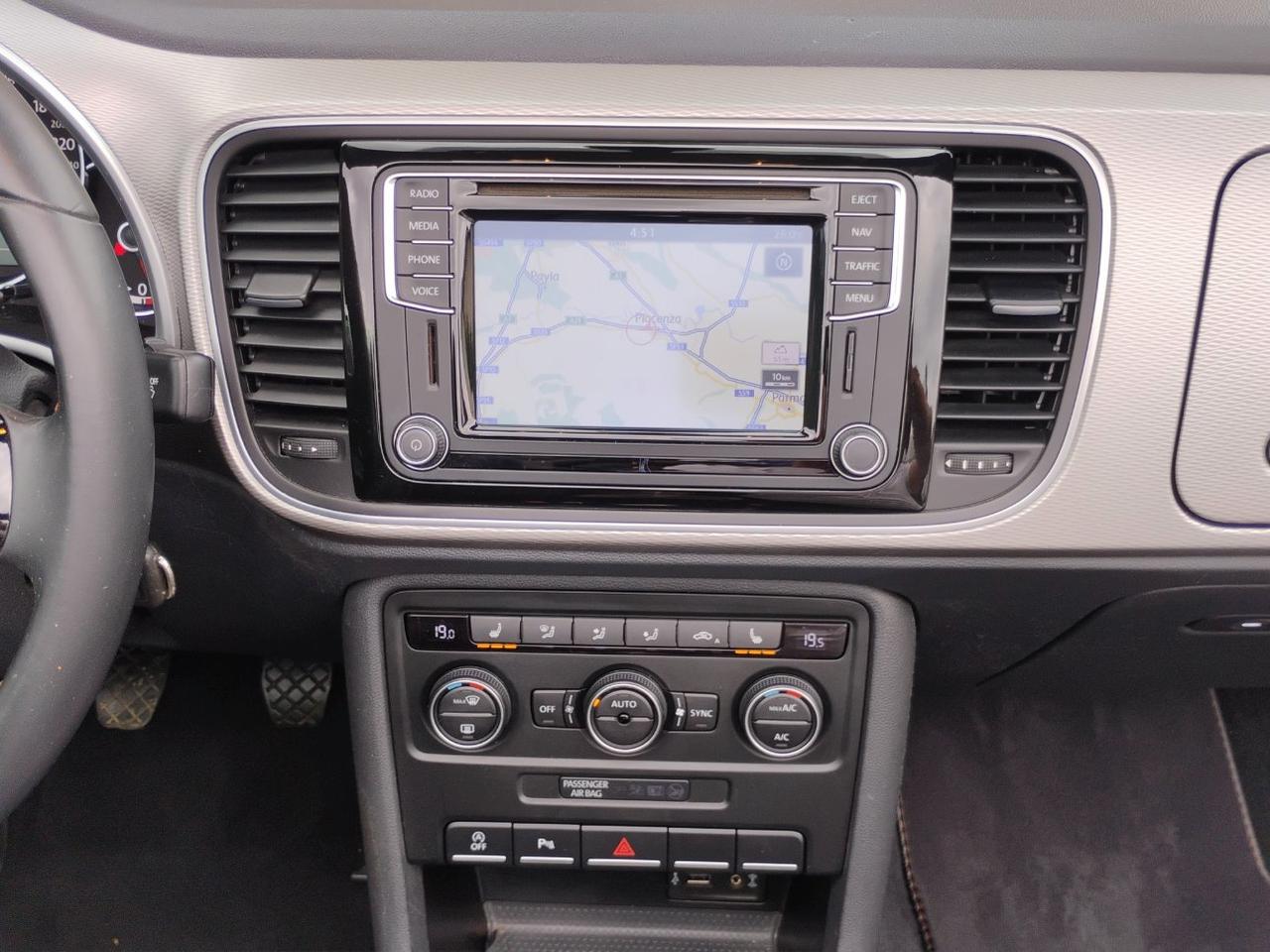 Volkswagen Maggiolino Cabrio 1.2 tsi CLUB..NAVI.SEDILI RISCALDATI.PREZZO REALE