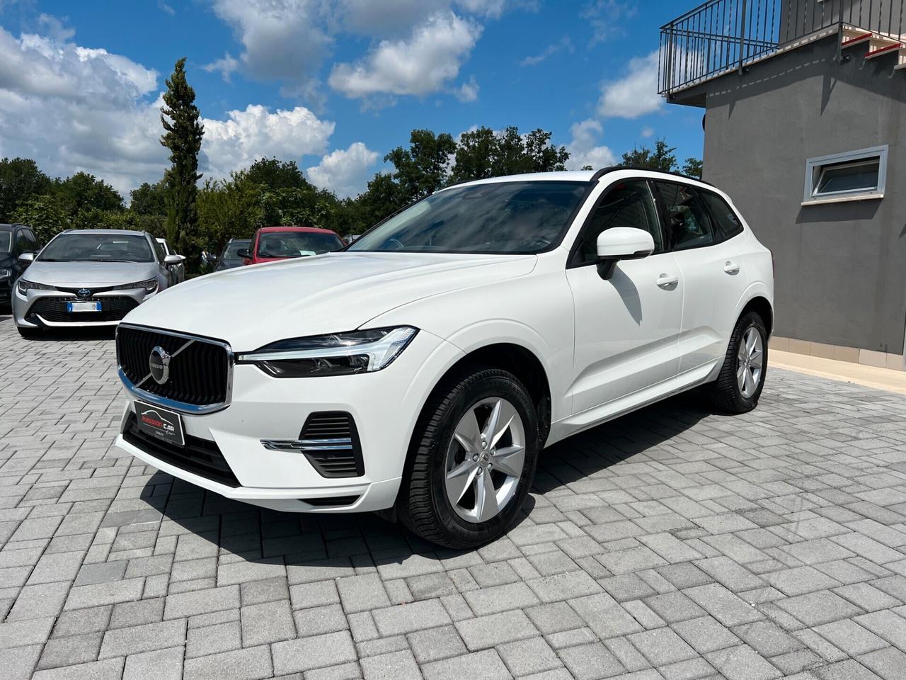 Volvo XC 60 B4 D AWD automatico MOMENTUM - UNIPRO