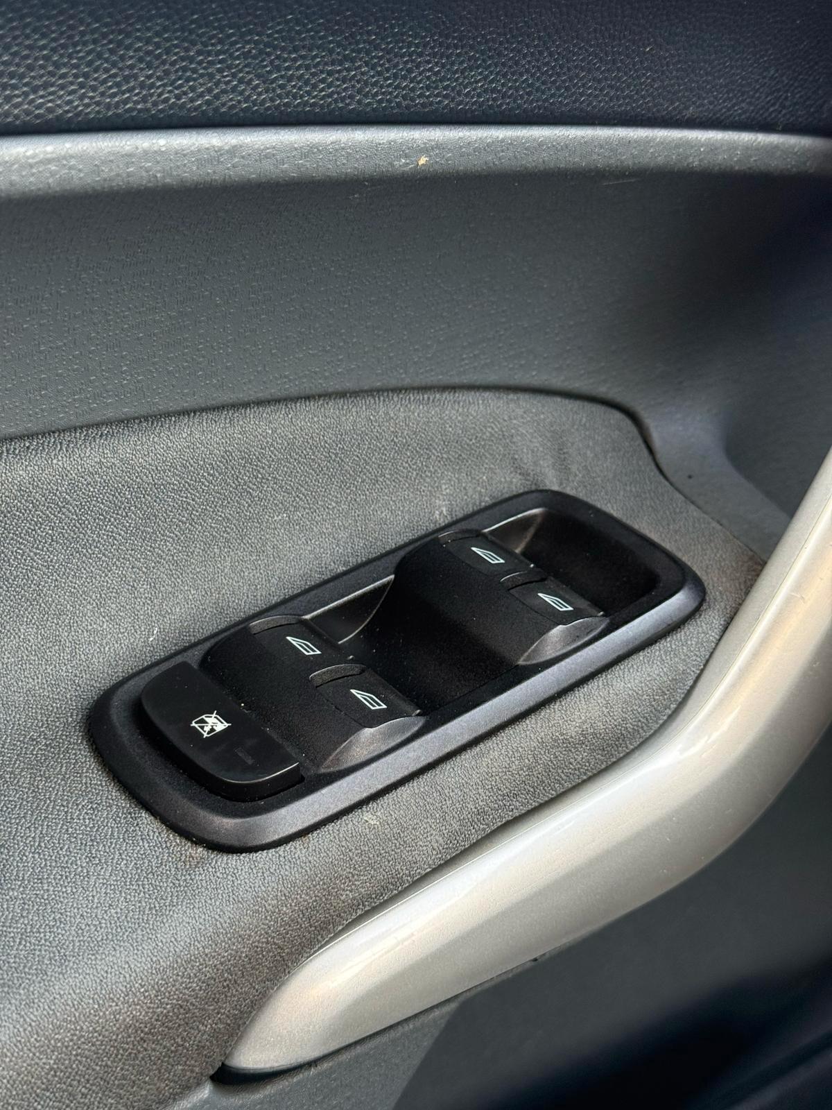 Ford Fiesta Titanium 5 porte benzina/gpl