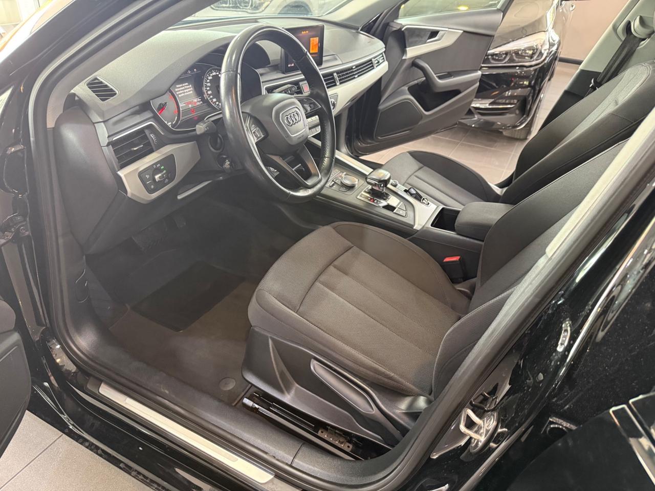 Audi A4 Avant 30 TDI S tronic Sport