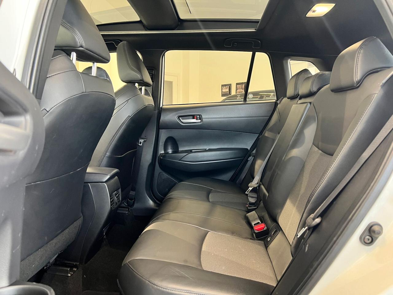 Toyota Corolla Cross MY23 LOUNGE 2.0 HYBRID AWD-i