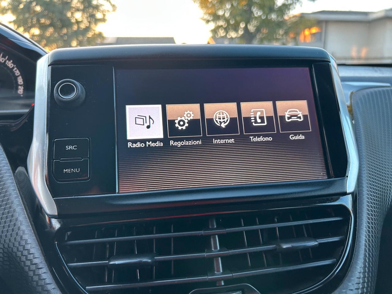 Peugeot 2008 1.6 HDi 75cv - NEOPATENTATI