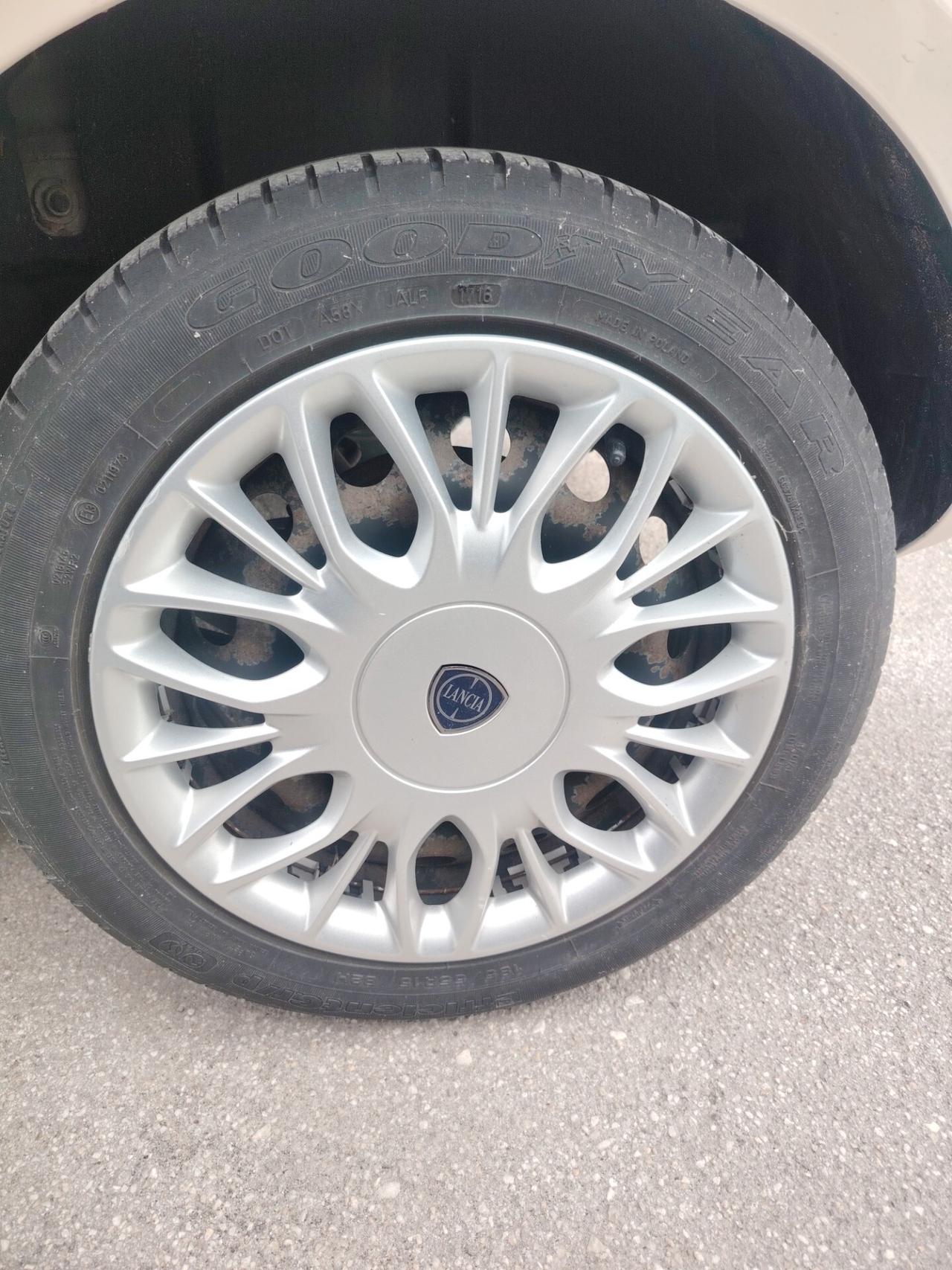 Lancia Ypsilon 1.2 69 CV 5 porte Platinum - NEOPATENTATO