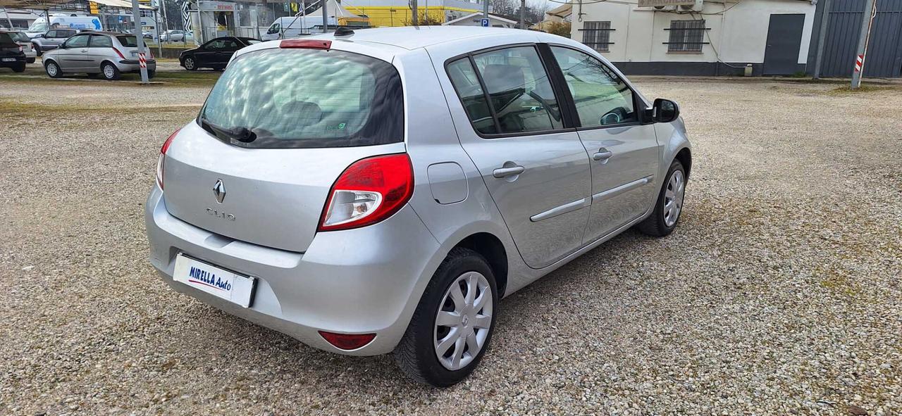 Renault Clio 1.2 16V 5 porte Authentique