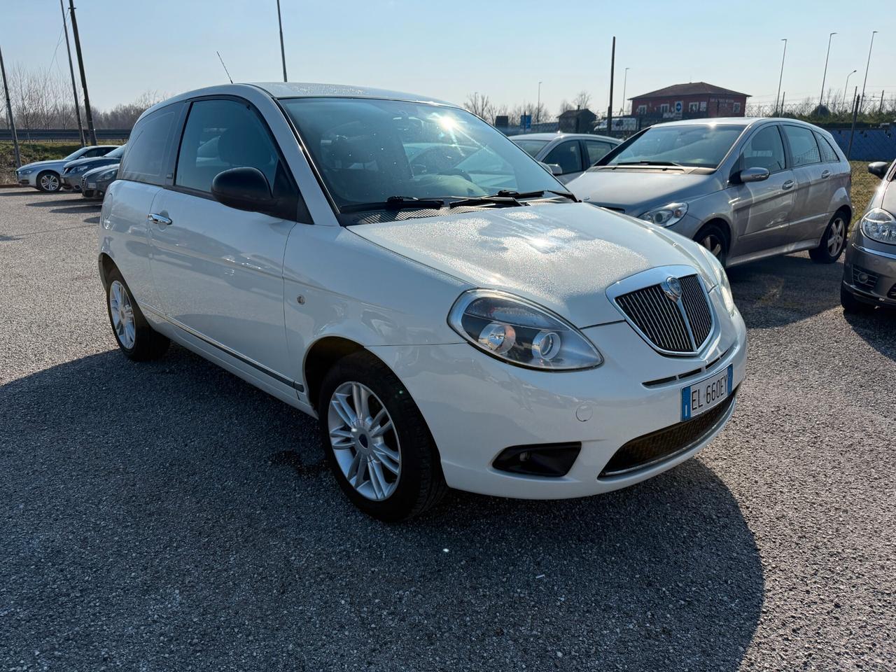 Lancia Ypsilon 1.2 69 CV Unyca