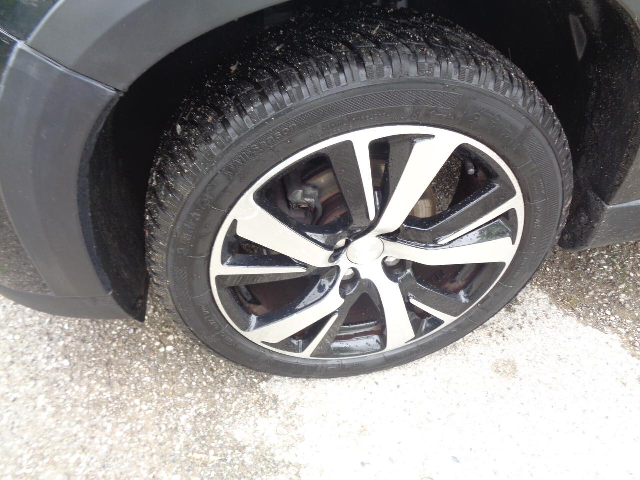 Peugeot 2008 BlueHDi 100 GT Line da vetrina