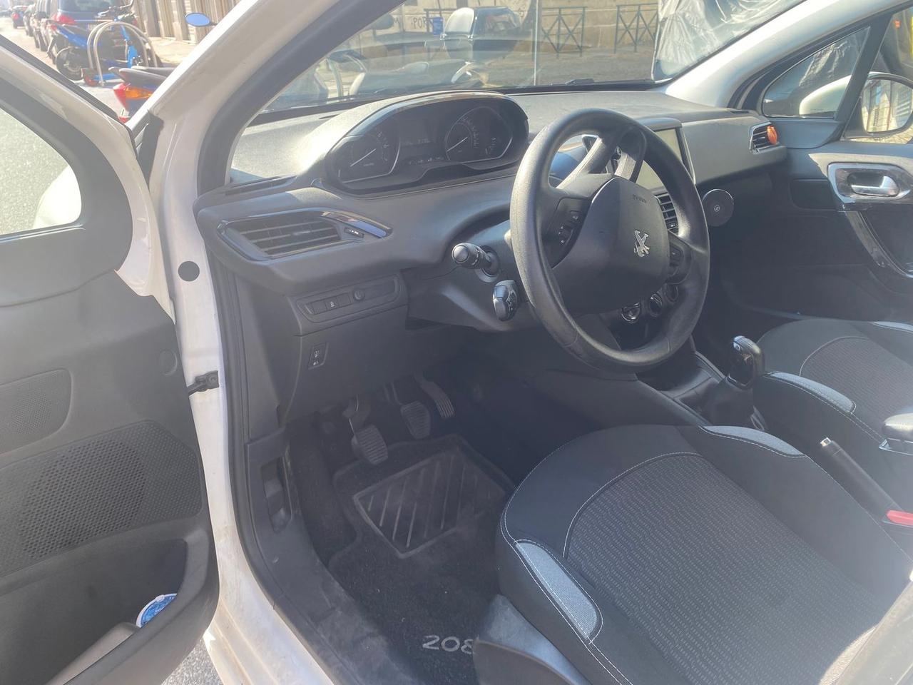 Peugeot 208 life #11893