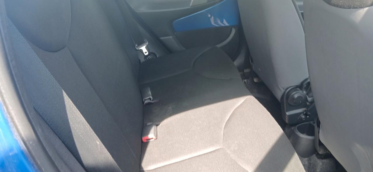 Toyota Aygo 1.0 VVT-i 69 CV 5 porte x-clusiv