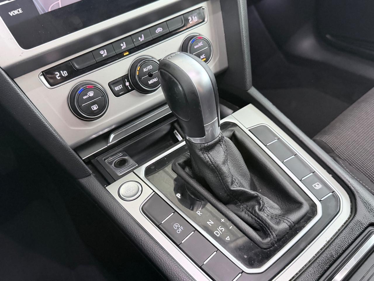 Volkswagen Passat 1.6 TDI 120CV NEOPATENTATI DSG EUR6
