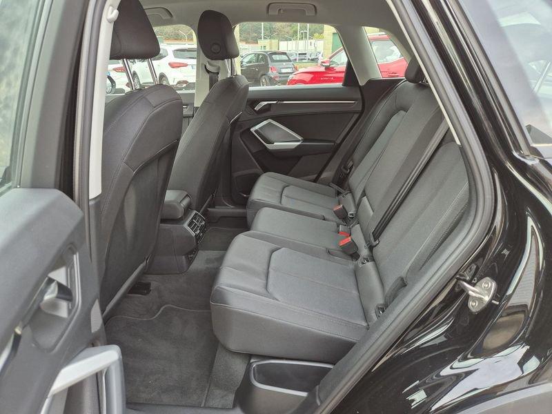 Audi Q3 45 1.4 tfsi e Business s-tronic