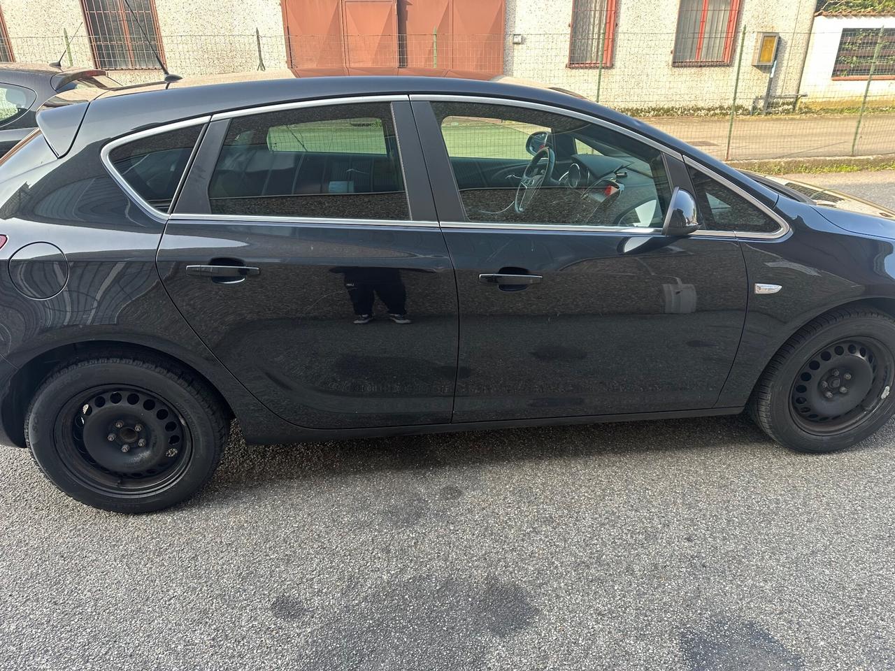 Opel Astra 1.4 100CV 5 porte Cosmo