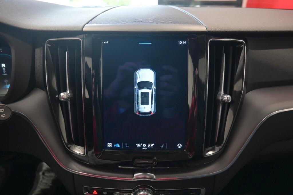 VOLVO XC60 2.0D 197CV B4 (D) AUTOMATIC BUSINESS SPORT ( FARI LED - COCKPIT - CARPLAY - CRUISE - SENSORI POST. - CERCHI 18)
