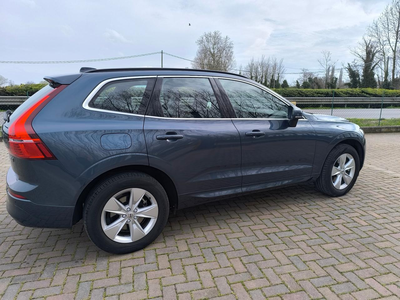 Volvo XC 60 XC60 B4 (d) AWD Geartronic Momentum Pro Sport