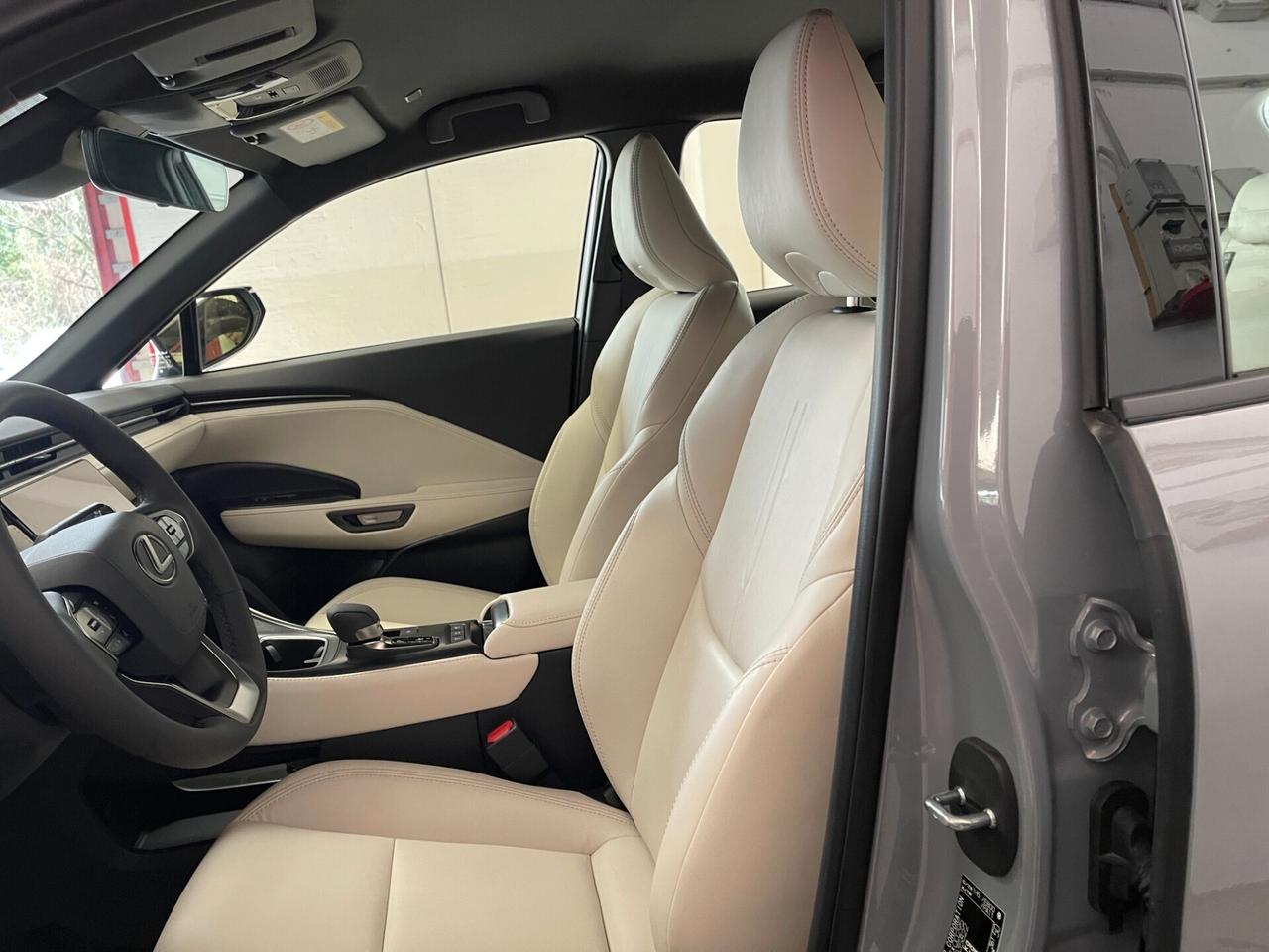 Lexus LBX Elegant hybrid 1.5 2wd e-cvt-Ok Neopat-LEGGI SOTTO