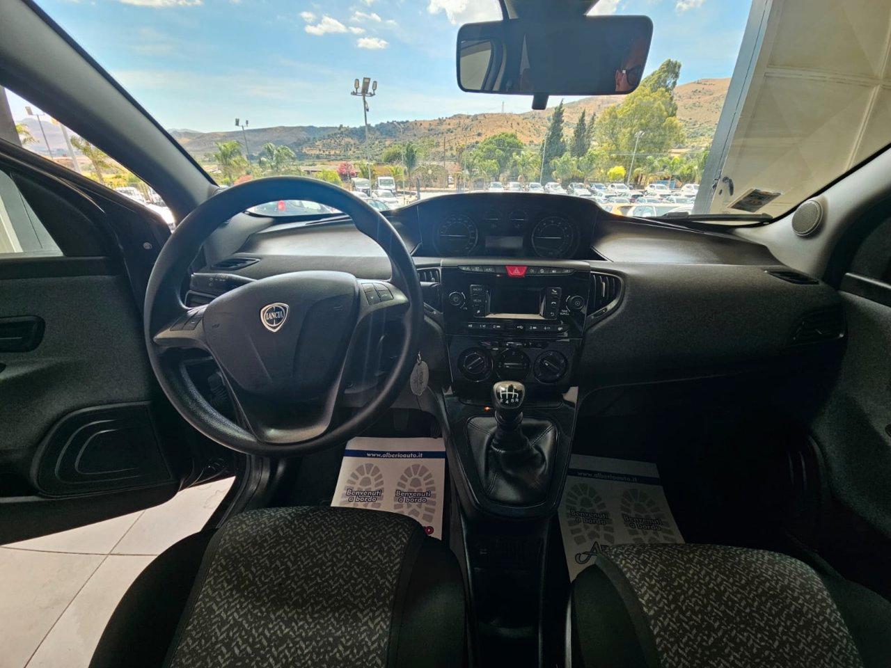 Lancia Ypsilon 1.0 firefly hybrid Silver s&s 70cv 5p.ti