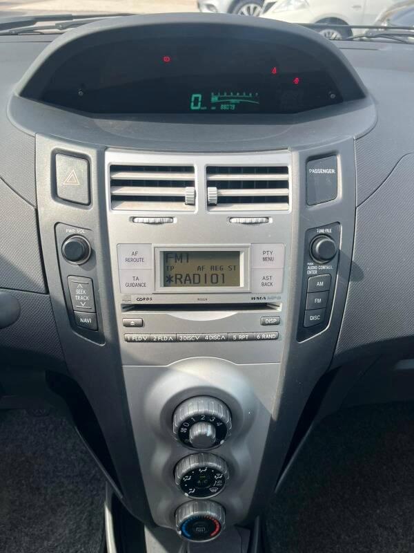 Toyota Yaris 1.0 Sol 5p