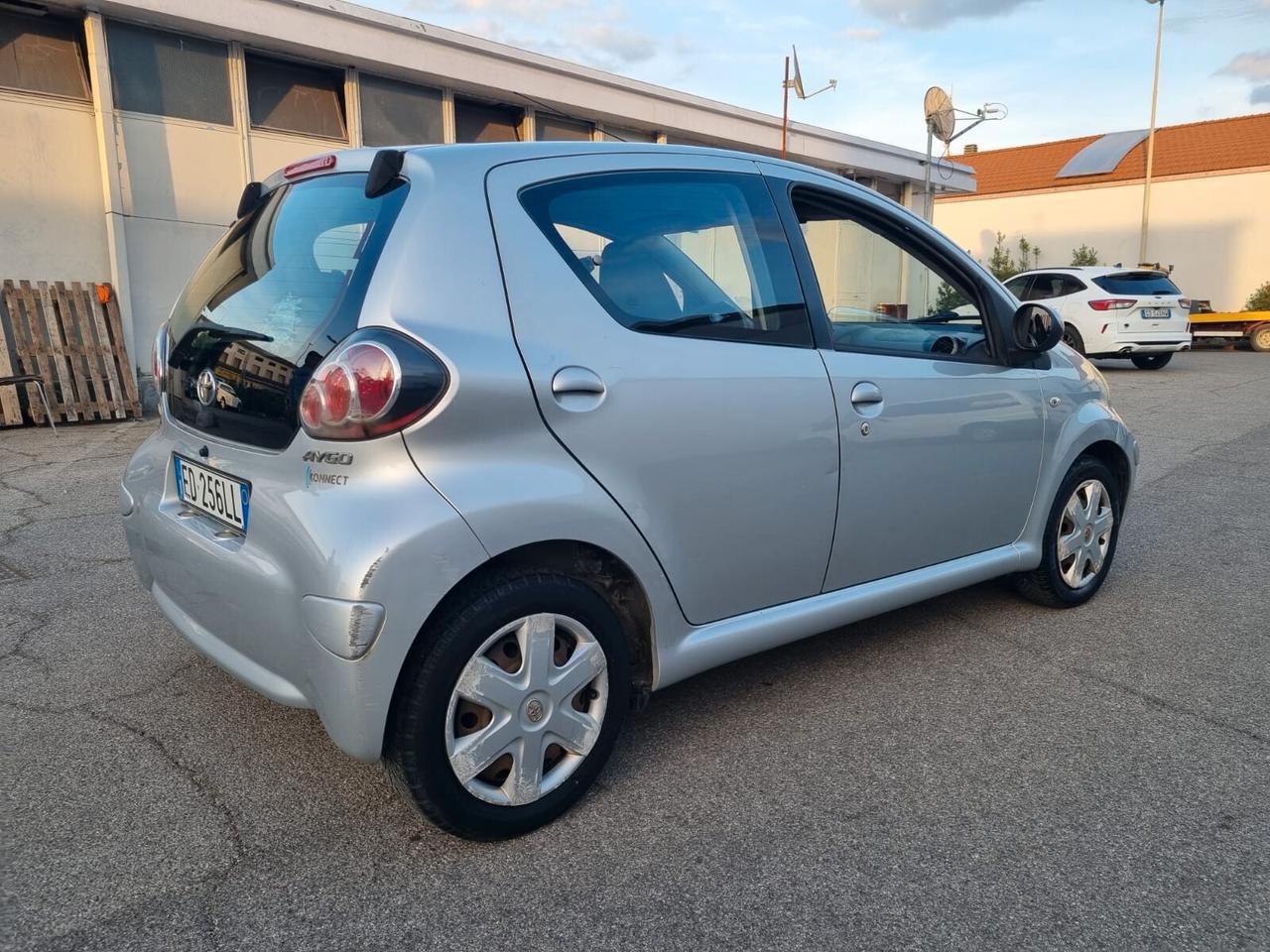 Toyota Aygo 1.0 12V VVT-i 5 porte Sol