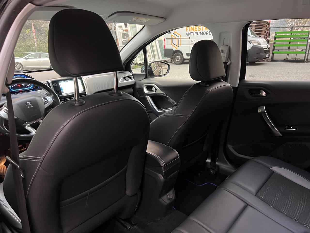 Peugeot 2008 1.6 e-HDi 92 CV Stop&Start Urban Cross