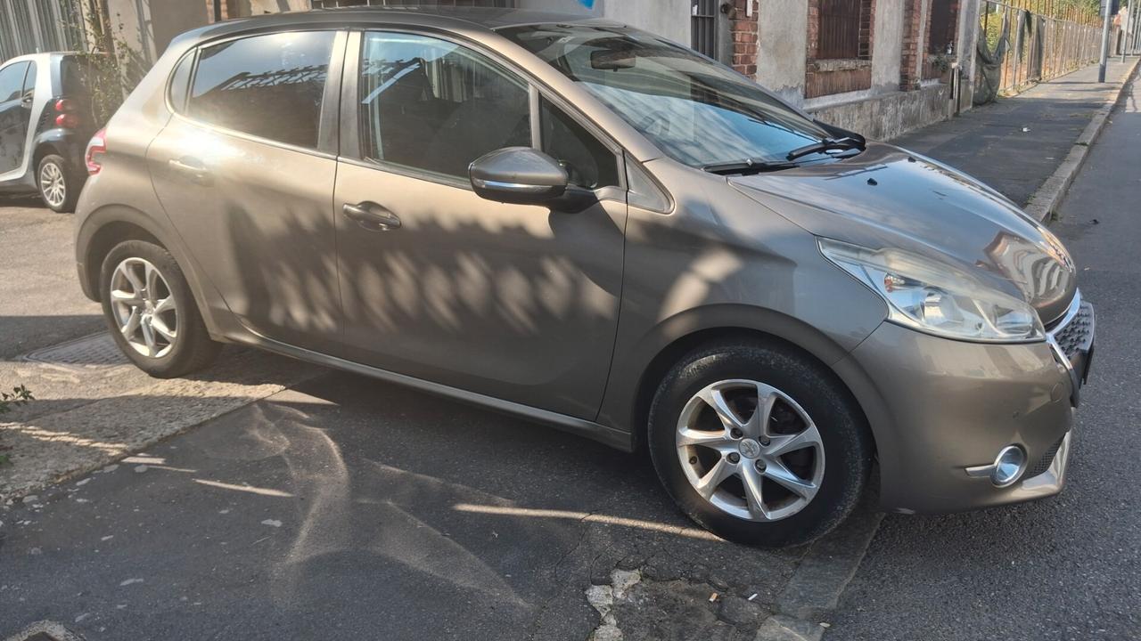 Peugeot 208 1.2 VTi 82 CV 5 porte Allure