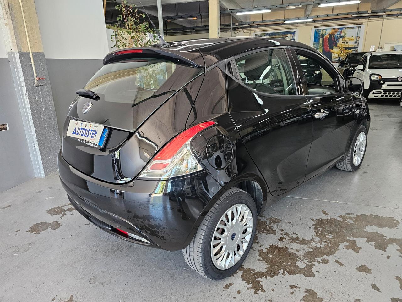 Lancia Ypsilon 1.2 69 CV 5 porte Silver
