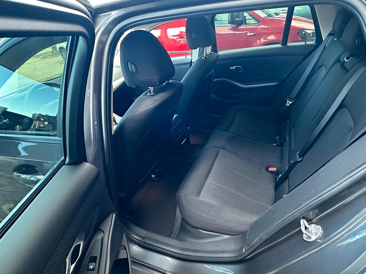 Bmw 330e xDrive Touring Business Advantage