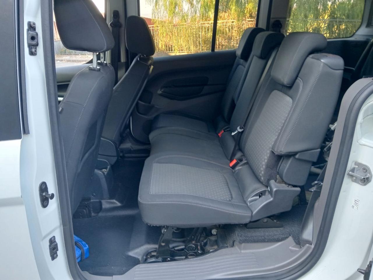 Ford Transit Connect Pianale ribassato con rampa disabili carrozzina