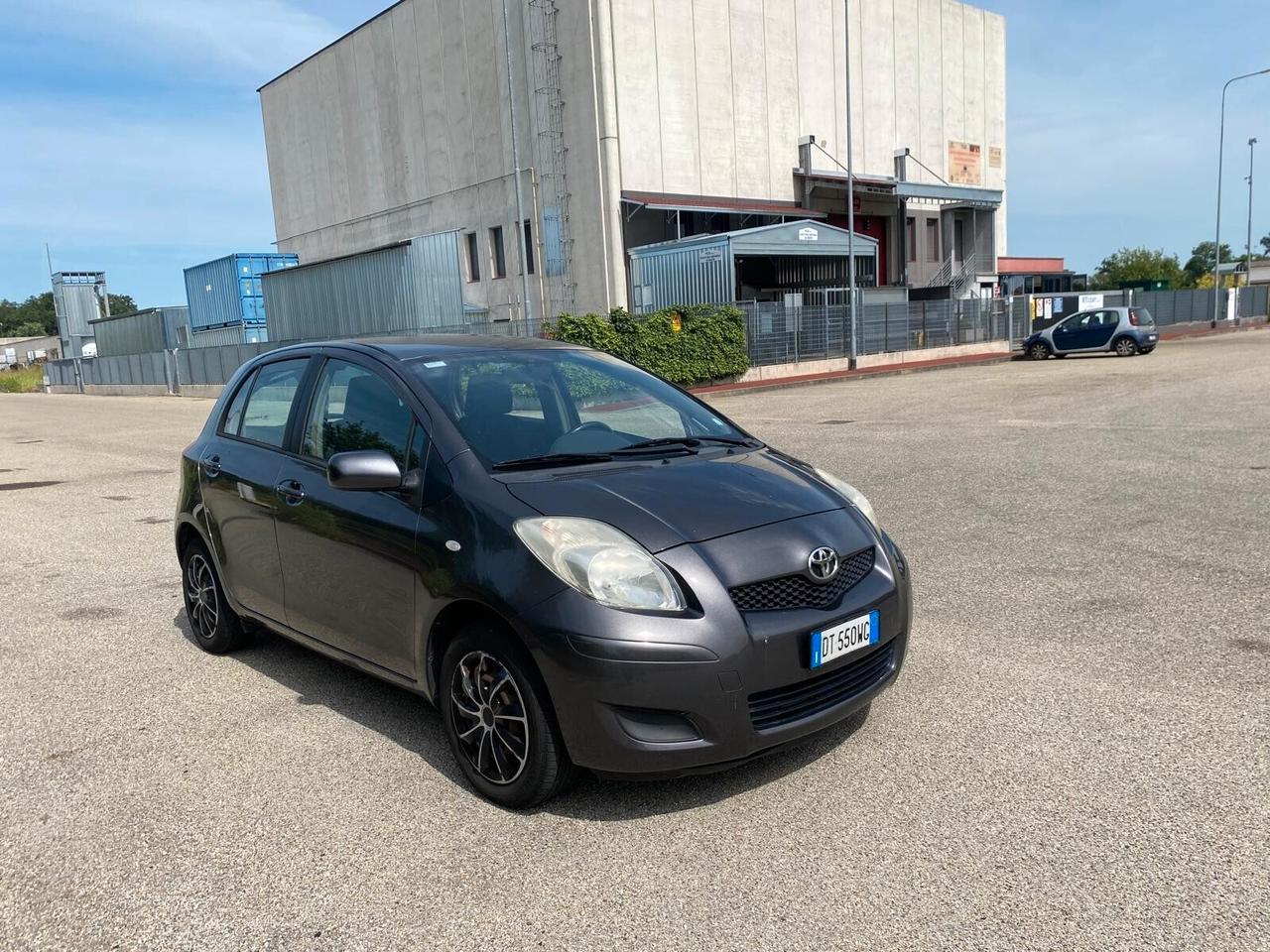 Toyota Yaris 1.0 5 porte Sol SOLI 130.000 KM CERTIFICATI UNICO PROPRIETARIO ADATTA AI NEOPATENTATI