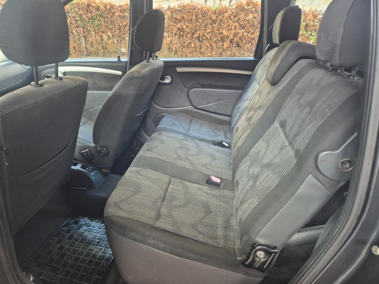 Dacia Logan 7 POSTI 1.5 GPL GAS ACCESSORIATA 2011