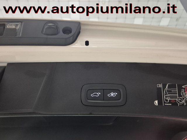 VOLVO XC40 T3 Geartronic Momentum Pro