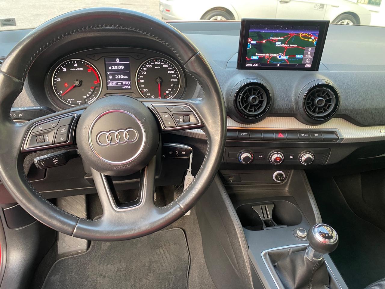 Audi Q2 1.6 TDI Business RED