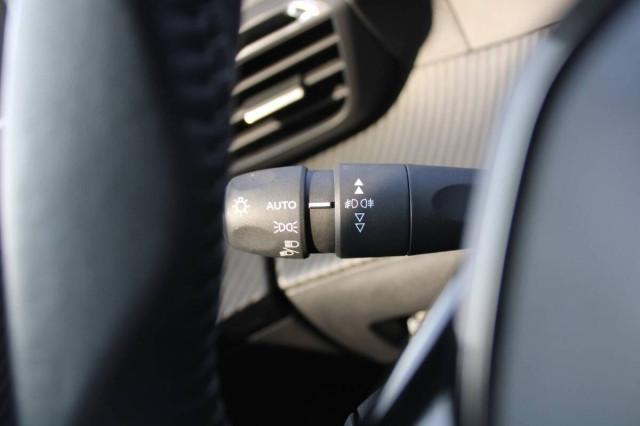 Peugeot 2008 1.2 puretech Active s&s 100cv Con CARPLAY