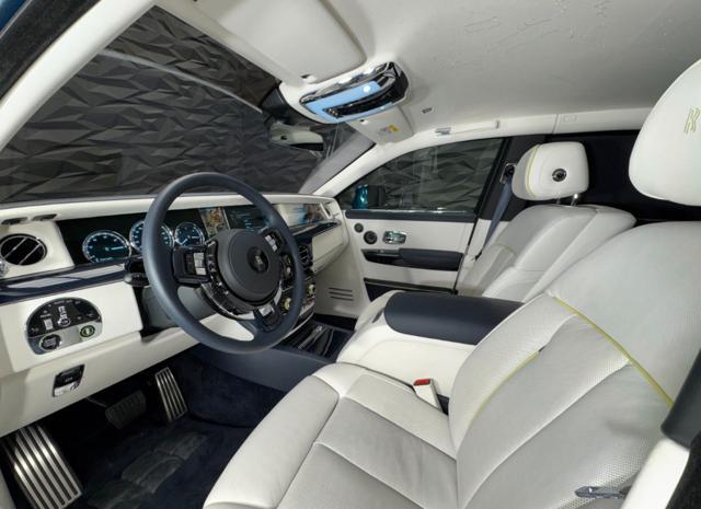 ROLLS-ROYCE Phantom SWB "ONE OF ONE W12 414KW (563HP)