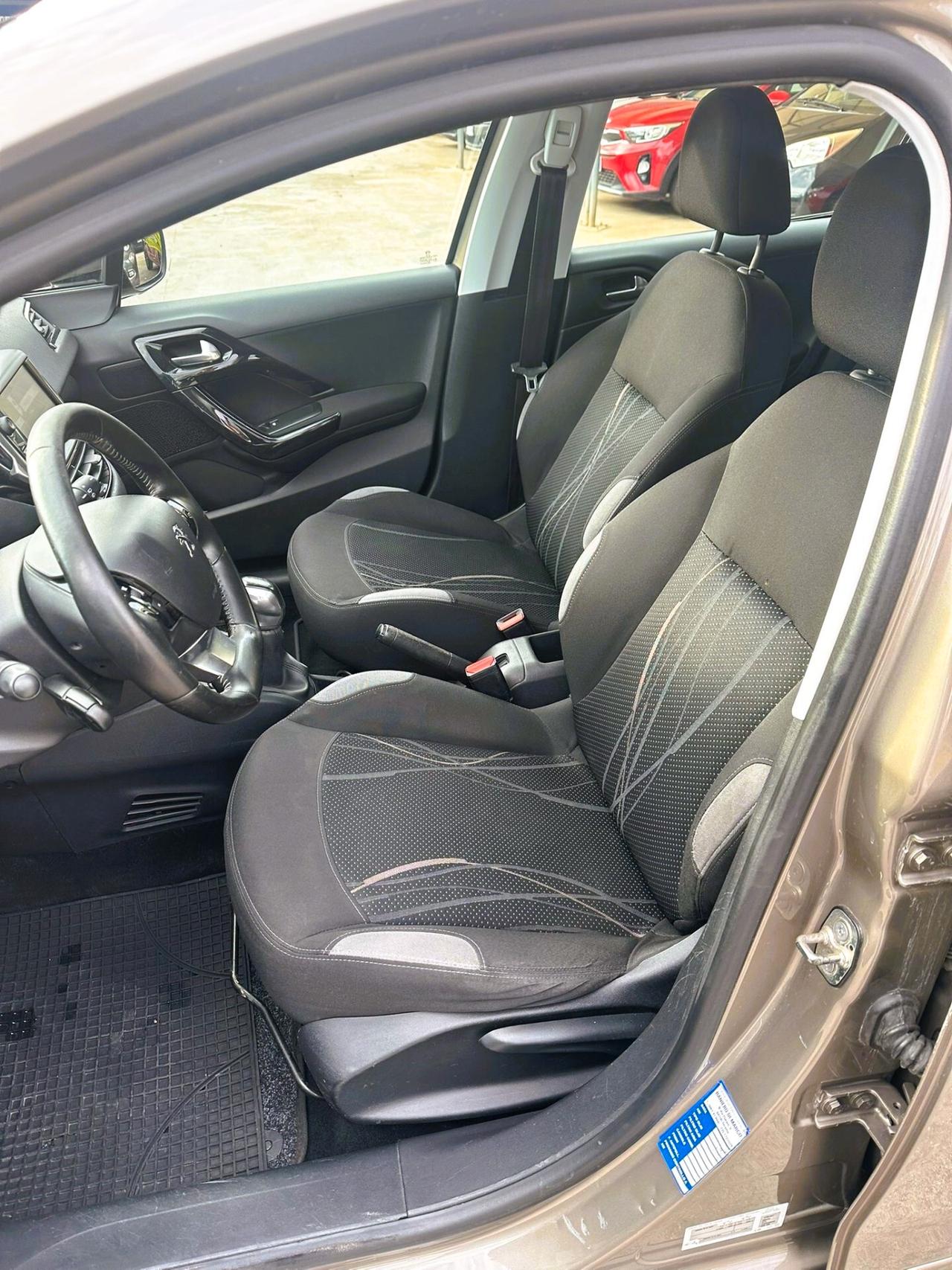 Peugeot 208 1.4 HDi 68 CV 5 porte Business