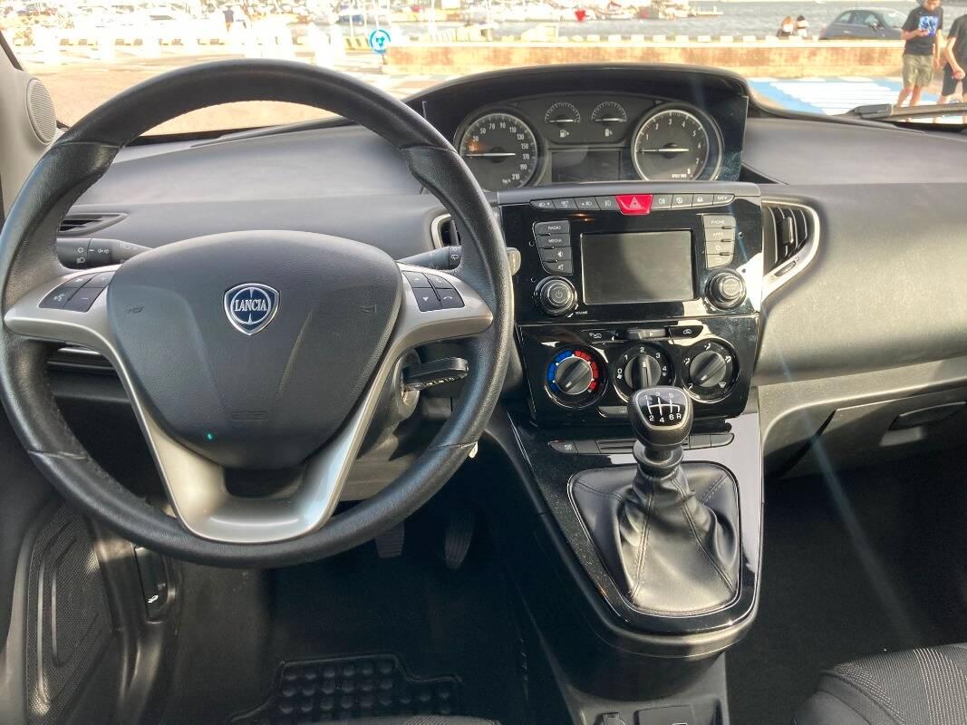 Lancia Ypsilon 1.0 firefly hybrid Silver s&s 70cv