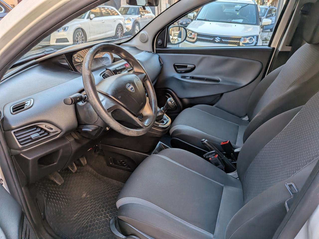 Lancia Ypsilon 1.3 MJT 16V 95 CV 5 porte S&S Silver