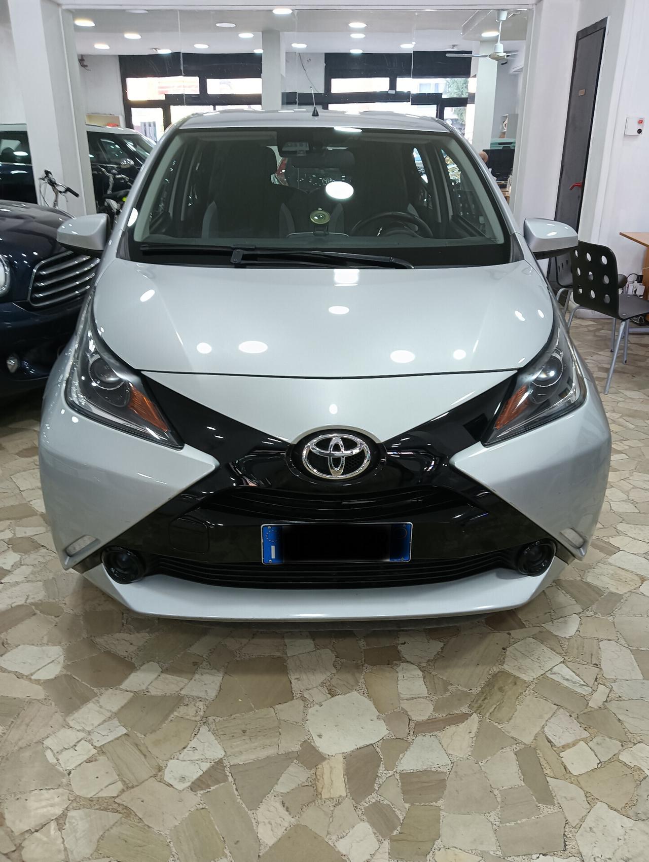 Toyota Aygo 1.0 VVT-i 72 CV 5 porte x-trend MMT